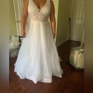 white wedding dress brand CAMILLE la vie, size 16